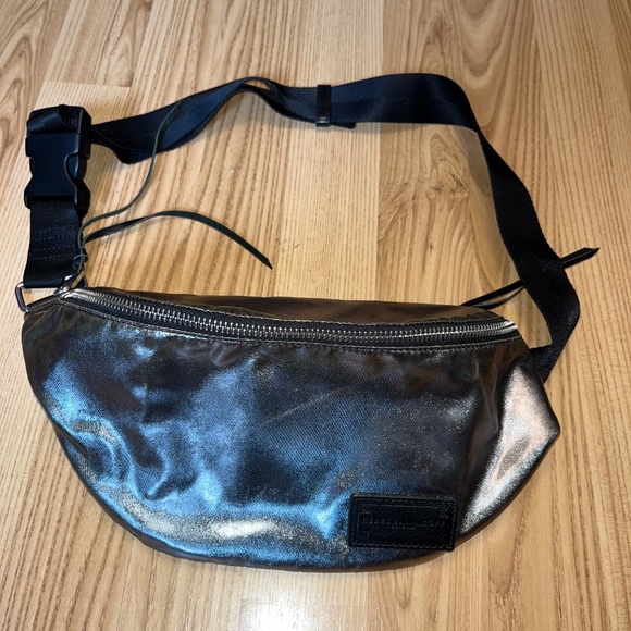 Rebecca Minkoff cross-body bag, with pockets. Distressed silver. - Picture 14 of 16